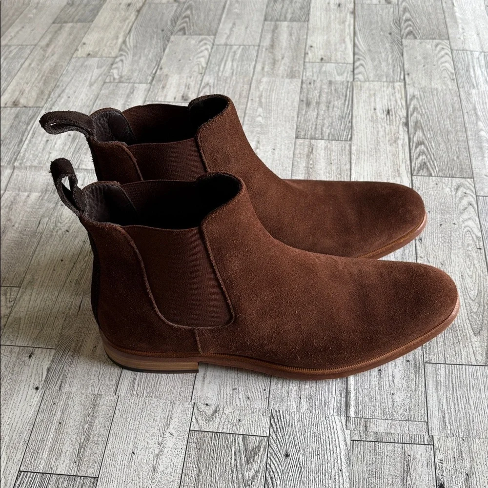 The 608 Womens Chelsea Boots SZ‎ 8 Suede Brown Ankle Booties